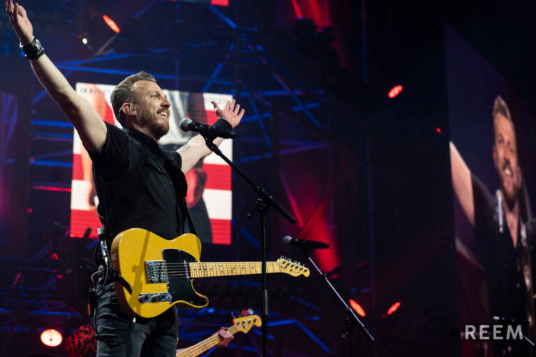 Nick Dekkers van Brucified in de Ziggo Dome